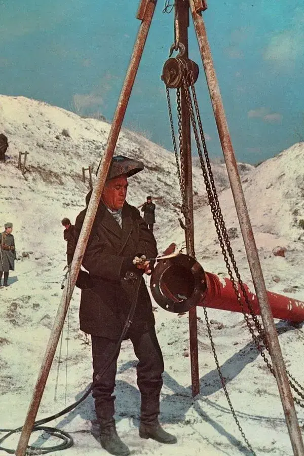 images of the movie The Shoes of the Fisherman